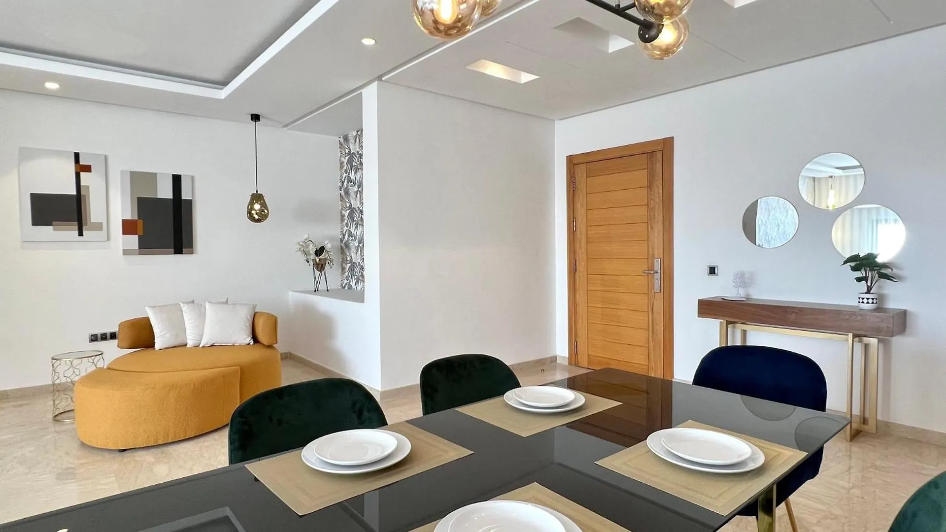 Family 3 Bedrooms- By Appartali Casablanca 0*,  Marocko