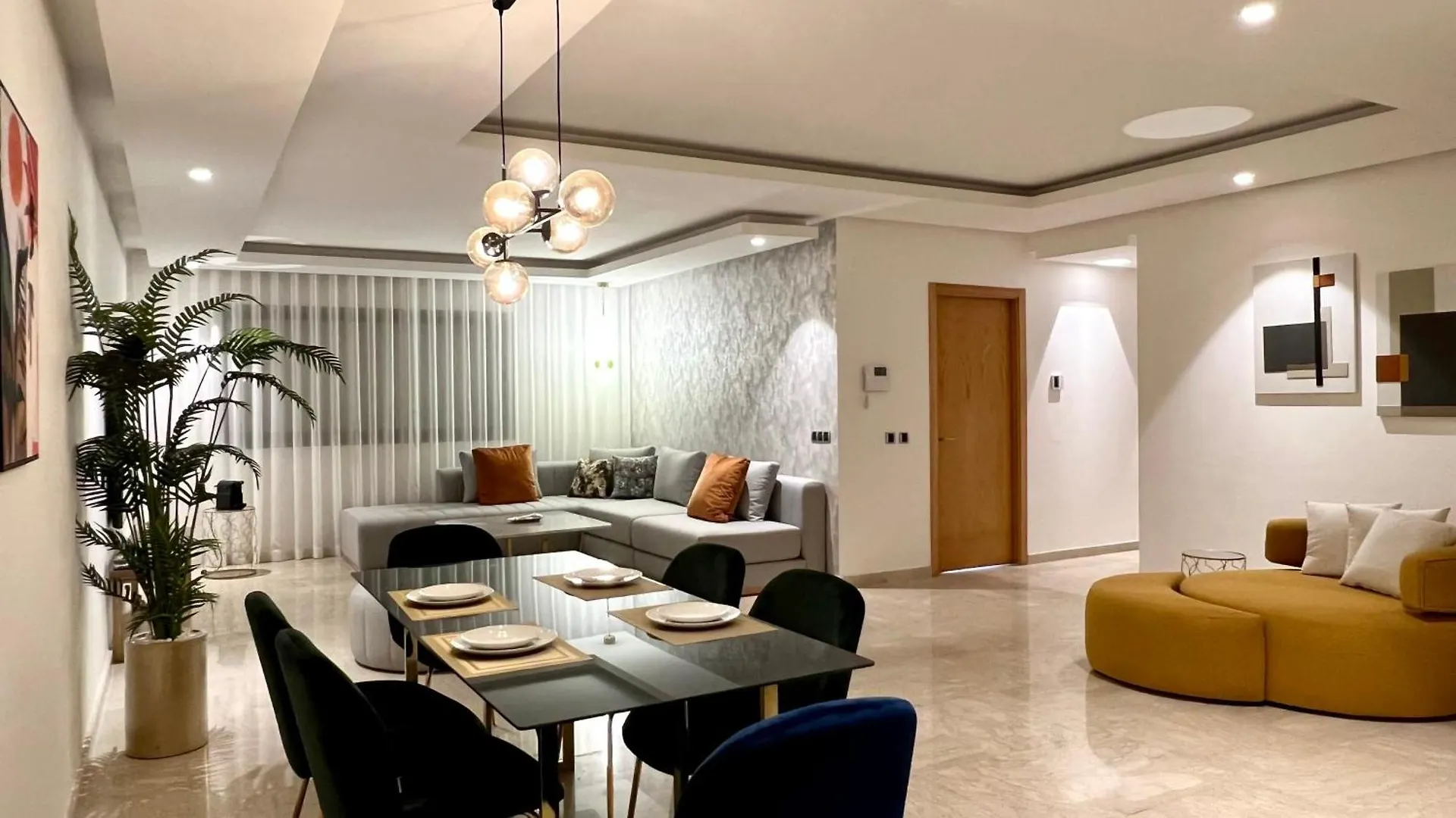 Family 3 Bedrooms- By Appartali Casablanca 0*,  Marocko